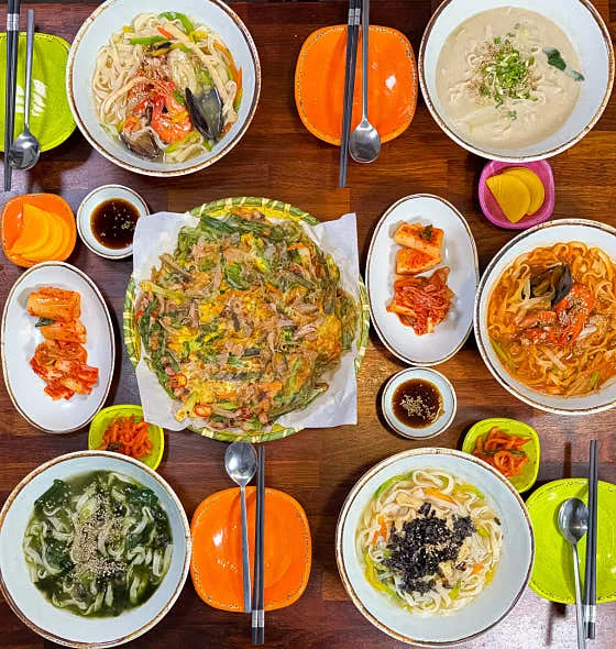 Best Noodle Soup in Aewol - Hayoung Kalguksu (하영칼국수)