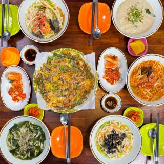 Best Noodle Soup in Aewol - Hayoung Kalguksu (하영칼국수)