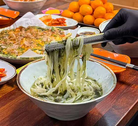 Best Noodle Soup in Aewol - Hayoung Kalguksu (하영칼국수)