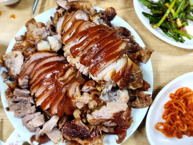 Best Pork Dishes in Dongdaemun - Waglawag Jokbal (와글와글족발)