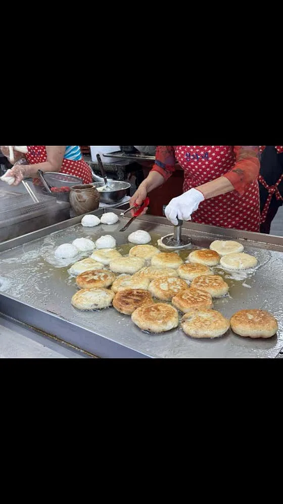 Best spicy rice cakes in Dongnae - Singane Hoddeok Gimbap Tteokbokki (신가네 호떡 김밥 떡볶이)