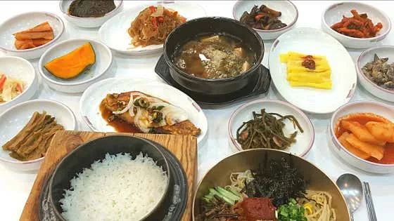 Best Korean Beef in Gaeksa - Hasukyeong Gamassot Bibimbap (하숙영가마솥비빔밥)