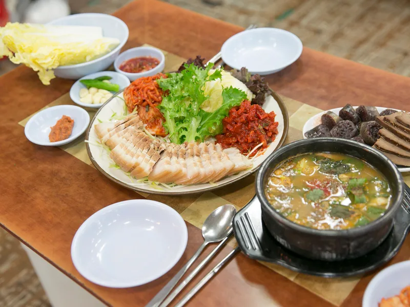 Best Pork Dishes in Gongdeok - Mapo Yuga Gungjung Jokbal (마포유가궁중족발)