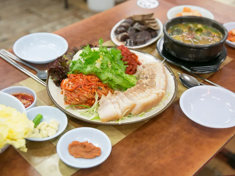 Best Pork Dishes in Gongdeok - Mapo Yuga Gungjung Jokbal (마포유가궁중족발)