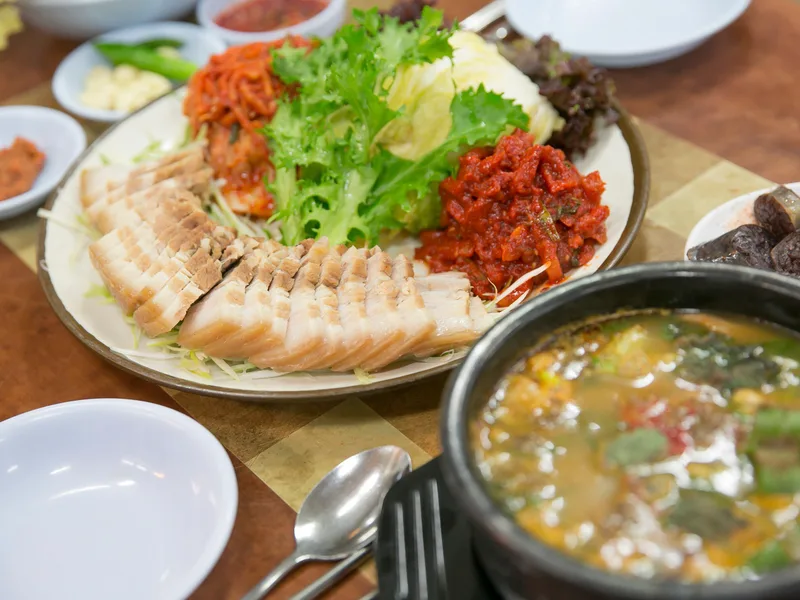 Best Pork Dishes in Gongdeok - Mapo Yuga Gungjung Jokbal (마포유가궁중족발)