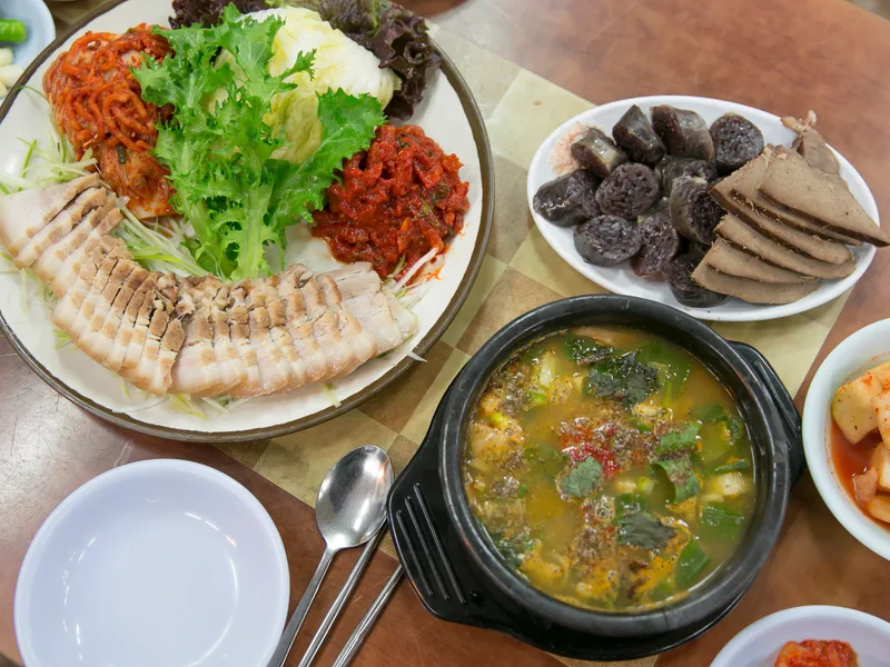 Best Pork Dishes in Gongdeok - Mapo Yuga Gungjung Jokbal (마포유가궁중족발)
