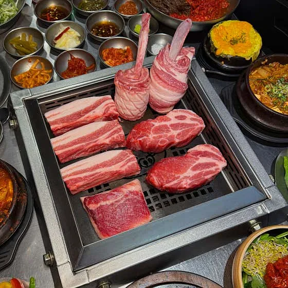 Hongdae Yookji (홍대 육지)
