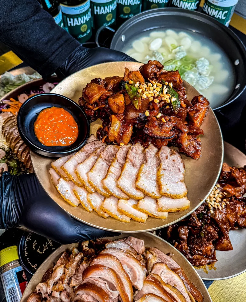 Best pig's trotters in Jamsil - Manjok Ohyang Jokbal (만족오향족발)