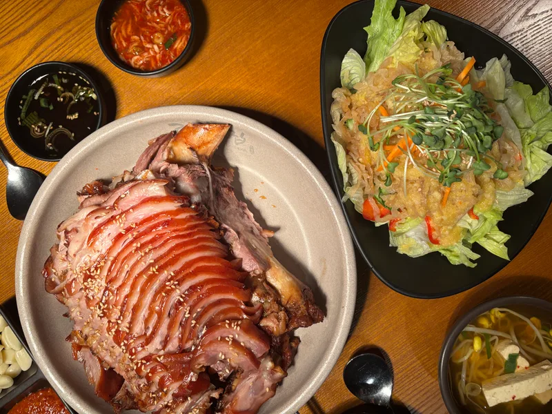 Mejor Pork Dishes en Nonhyeon - 리북집 논현본점