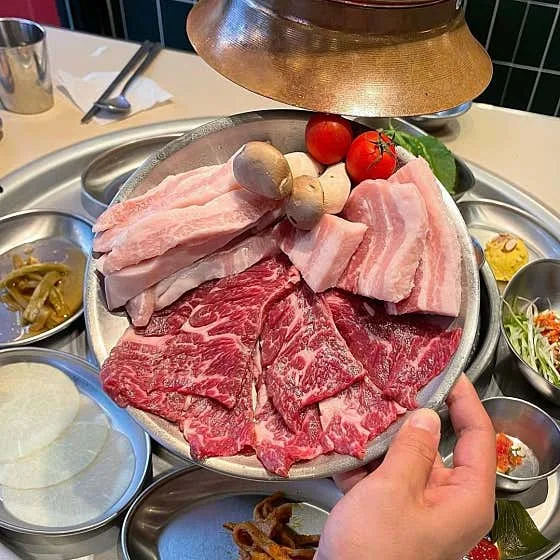 Best beef ribs in Sinchon - Jaengbanjip 8292 (쟁반집8292 신촌점)