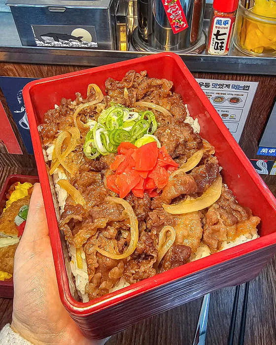 Best Sushi in Yeongdeungpo - Manpyeong Udon (만평우동)