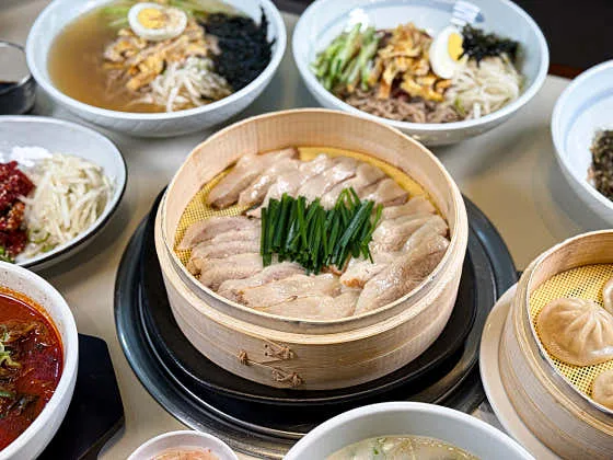 Best Sundaeguk in Yeouido - Samsam Gyeoguk (삼삼뼈국)