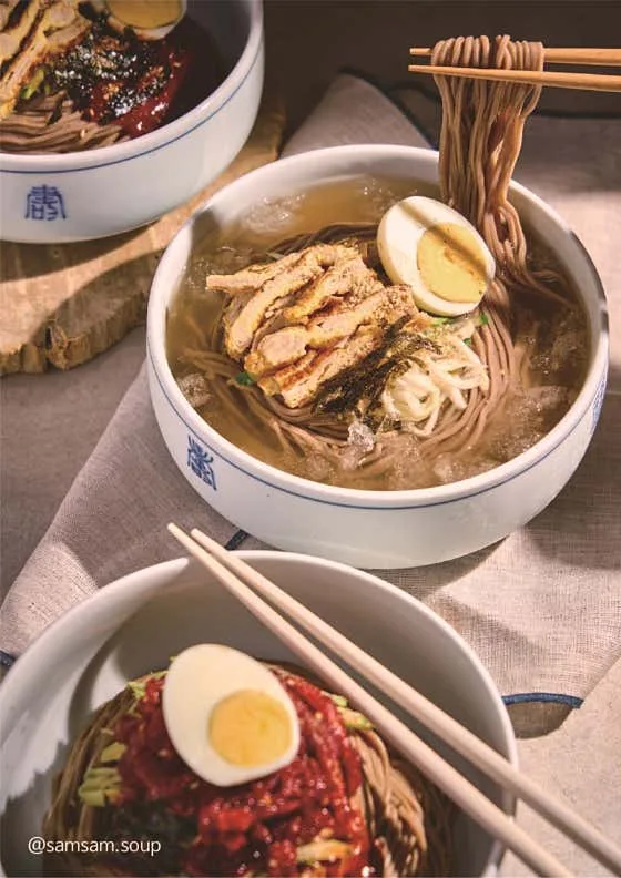 Best Sundaeguk in Yeouido - Samsam Gyeoguk (삼삼뼈국)