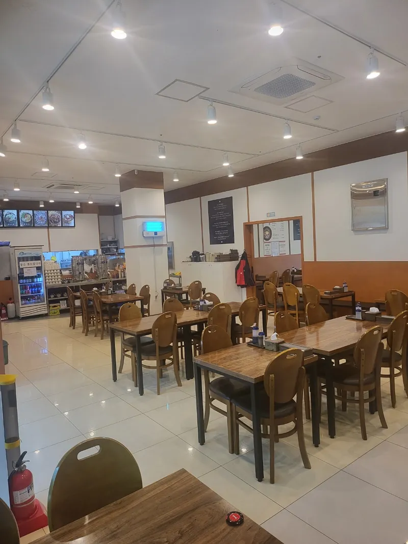 Mejor Cold Noodle Soup en Songdo - 속초코다리냉면 송도본점