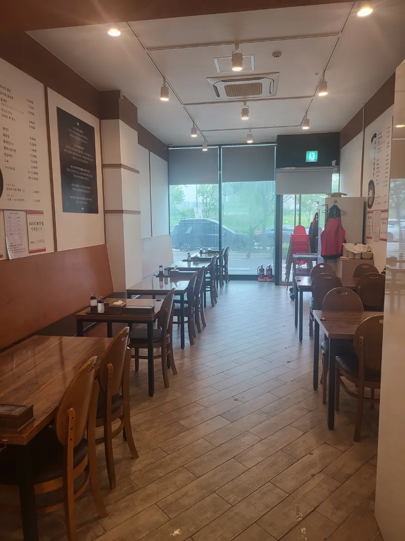 Mejor Cold Noodle Soup en Songdo - 속초코다리냉면 송도본점