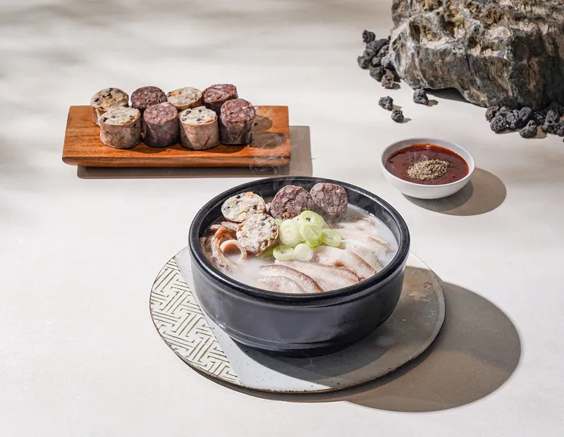 Mejor Korean Blood Sausage Soup en Suwon - 한라면옥 수원인계점