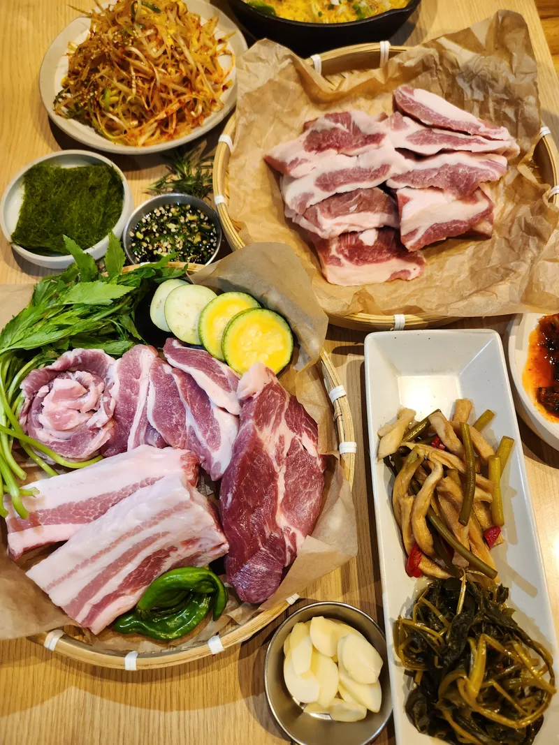 Mejor Cold Noodles en Hapjeong - 돼지전 합정점