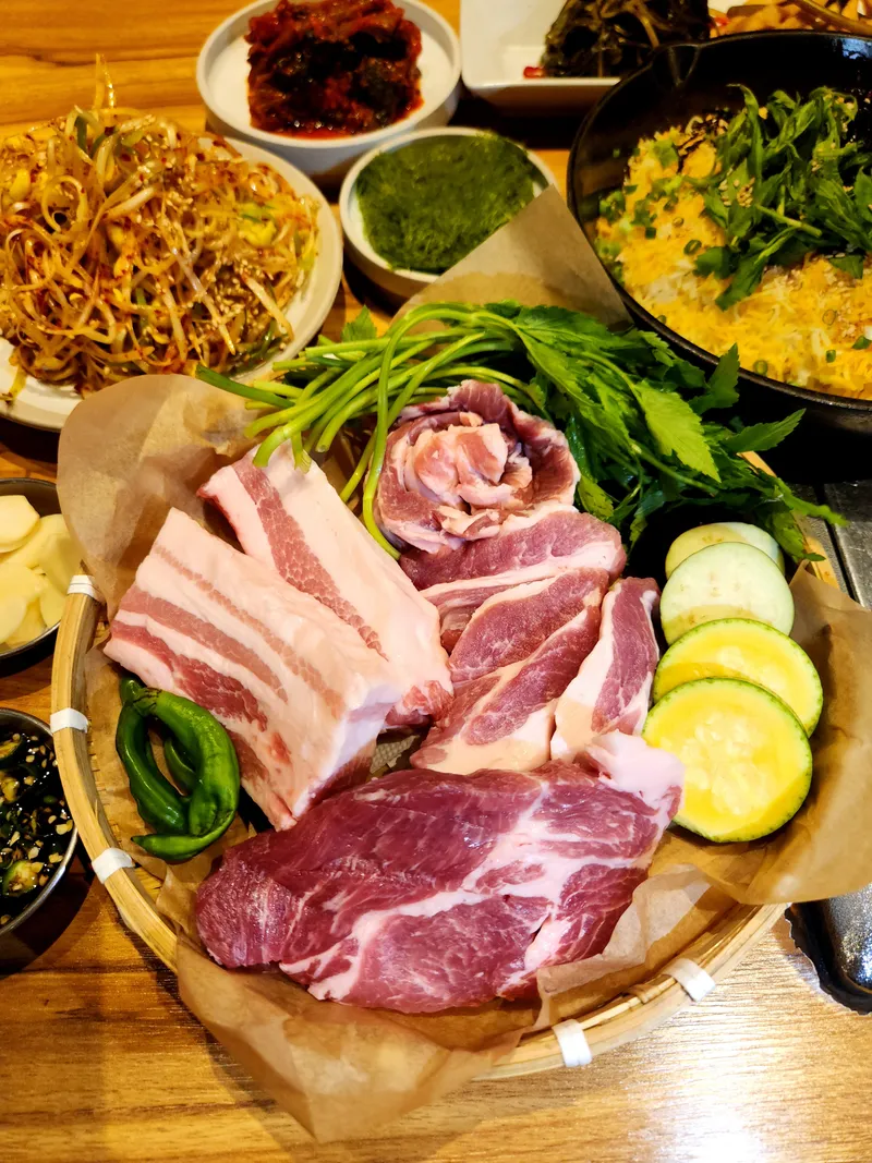 Mejor Cold Noodles en Hapjeong - 돼지전 합정점