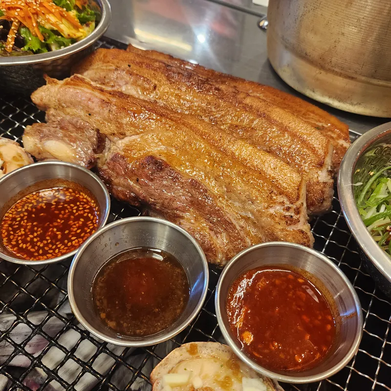 Mejor Pork Dishes en  - 빨간의자집 강남역점