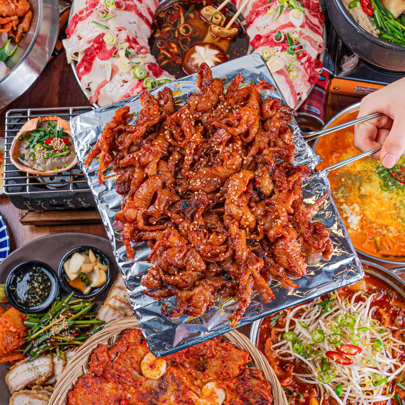 Best Bo-saam in Sangmu Area - Seosik Gwangju Ssangchon Branch