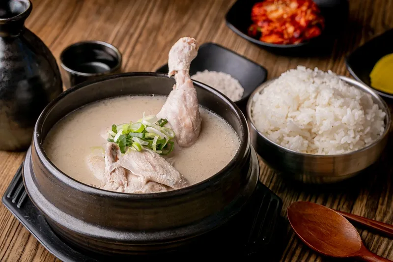 Mejor Chicken Kalguksu en Centum - 언양 닭칼국수 센텀점