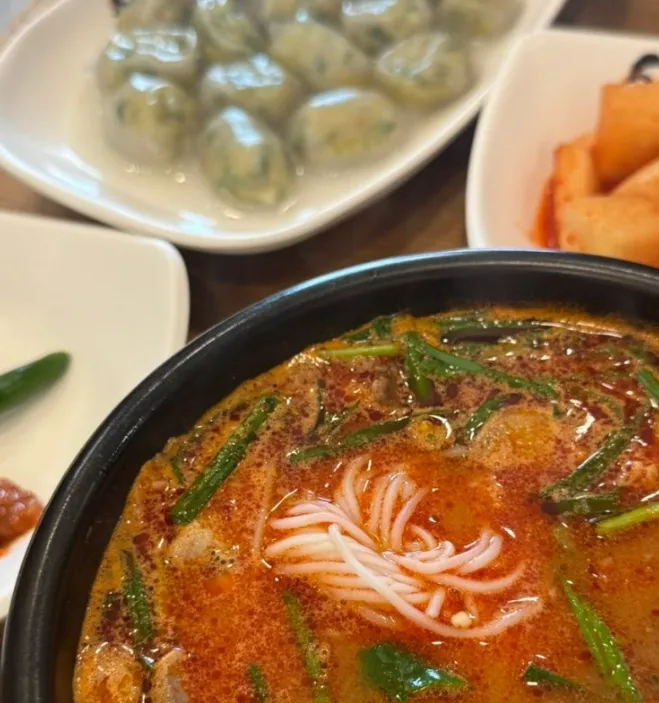 Mejor Korean rice bowl en Hongdae - 돈수백 홍대직영점