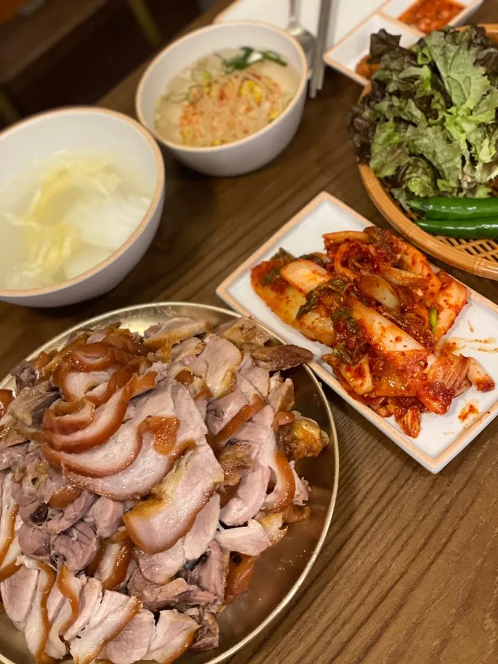 Mongttang Jokbal