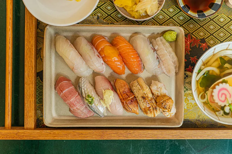 Mejor Raw Fish Dish en Hyehwa - 무제스시