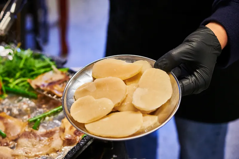Mejor raw intestine dish en Seogwipo - 괸당집 서귀포신시가지점