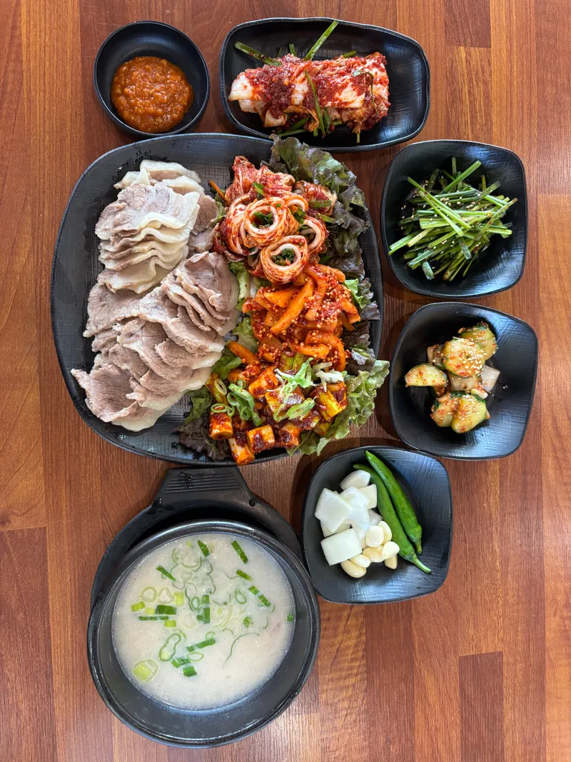 Mejor Pig's Foot Soup en Jeonpo - 흥부돼지국밥 전포본점