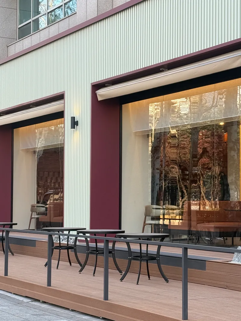 Best Street Food in  - Seolbing Seokchonhosu Dongho Branch
