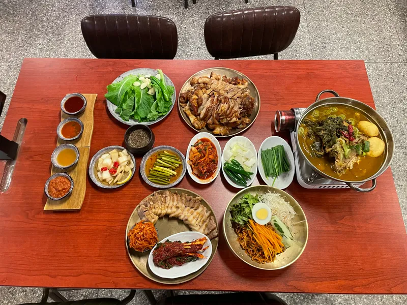 Mejor Soup & Stew en  - 수향가족발,보쌈&얼큰감자탕,불뼈찜