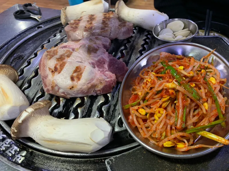 Mejor Pork belly en Wangshimni - 땅코참숯구이 본점
