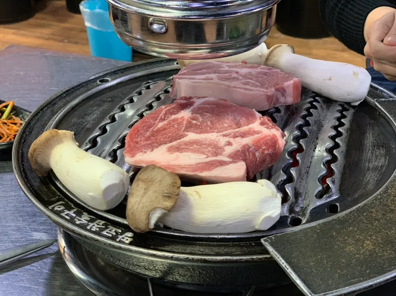 Mejor Pork belly en Wangshimni - 땅코참숯구이 본점