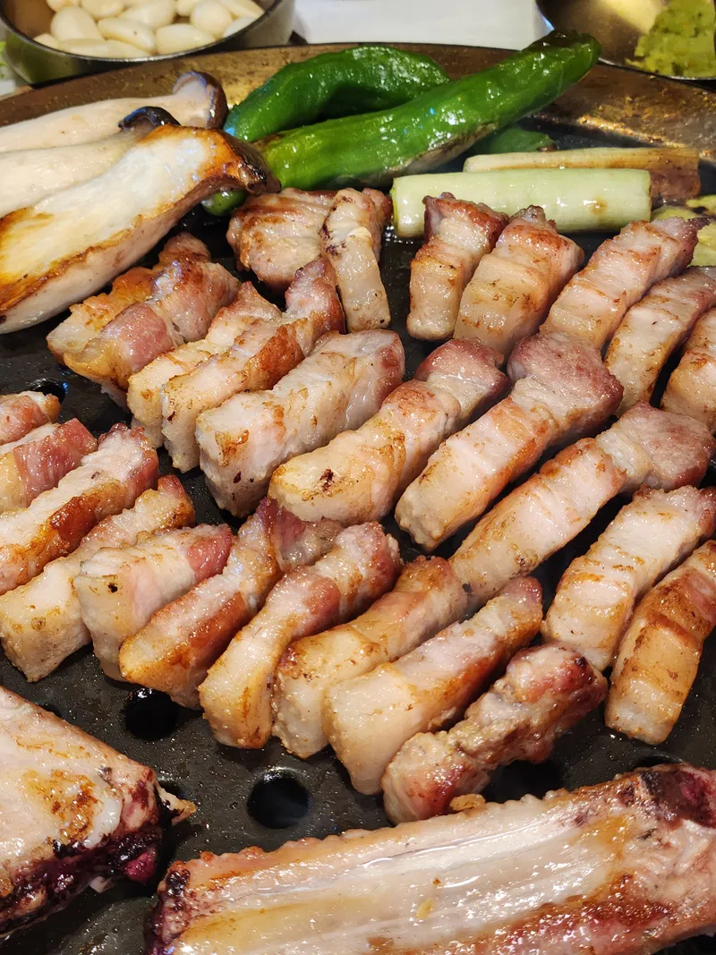 Best Pork Belly in Hongdae - Geumseong Hoegwan Hapjeong Bonjeom