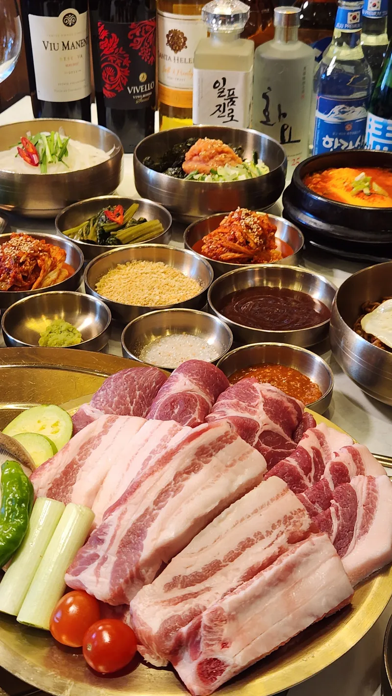 Best Pork Belly in Hongdae - Geumseong Hoegwan Hapjeong Bonjeom