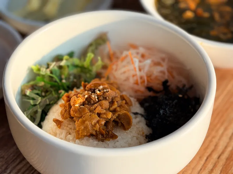 Mejor Mixed Rice Bowl en Seongsan - 동뜬식당