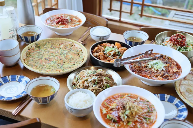 Best Kalguksu in Hwangridan-gil - Bandeusi
