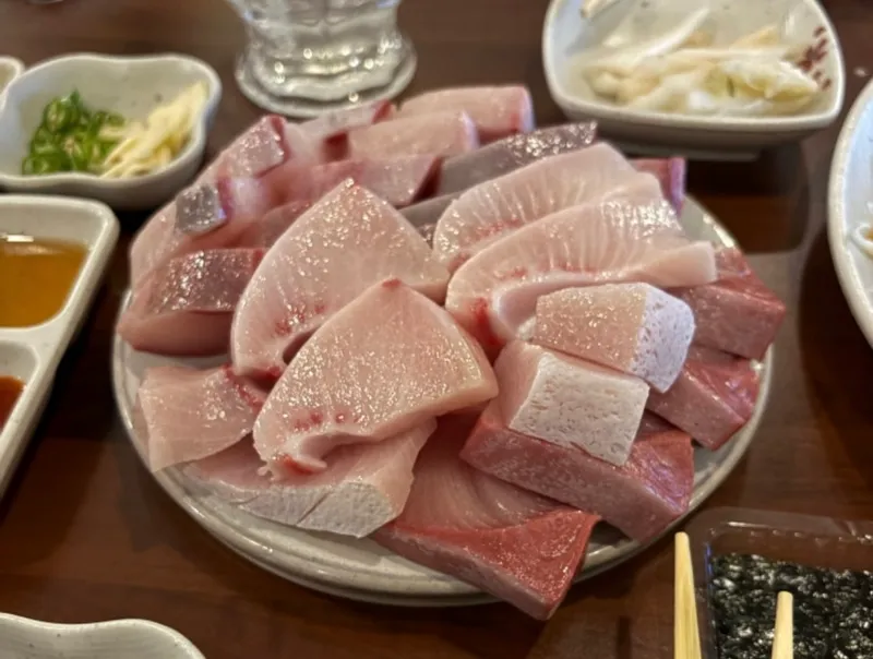 Best Raw fish in Hongdae - Sukseonghoe Hwado