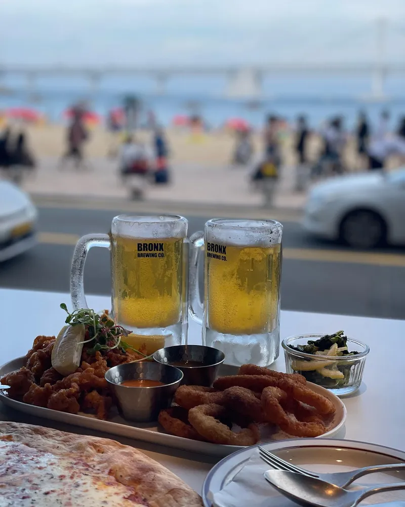 Mejor Fried Chicken en Gwangalli Beach - 브롱스브루잉컴퍼니 광안리BP점