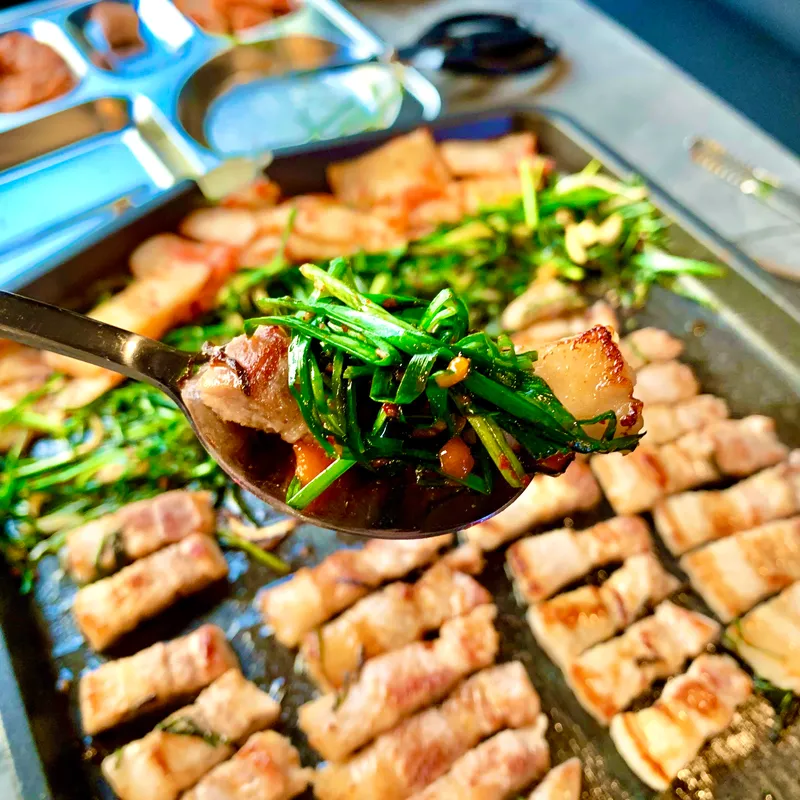 Mejor Pork Belly en Yeonnam - 부추긴돼지