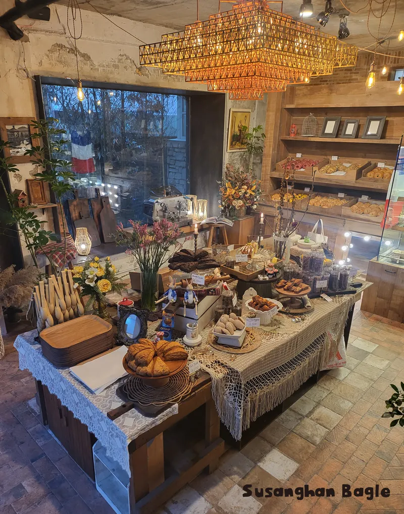 Best Cafe in  - Susanghan Beigle Hongdae