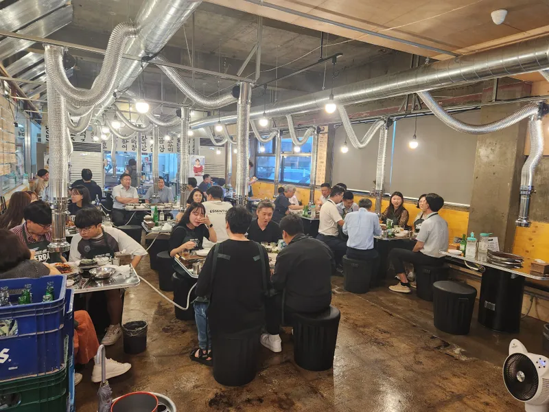 Best Seafood in Sungsu - Meongteongguri Ggomjangeo Makchang Seongsu Jigyungjeom