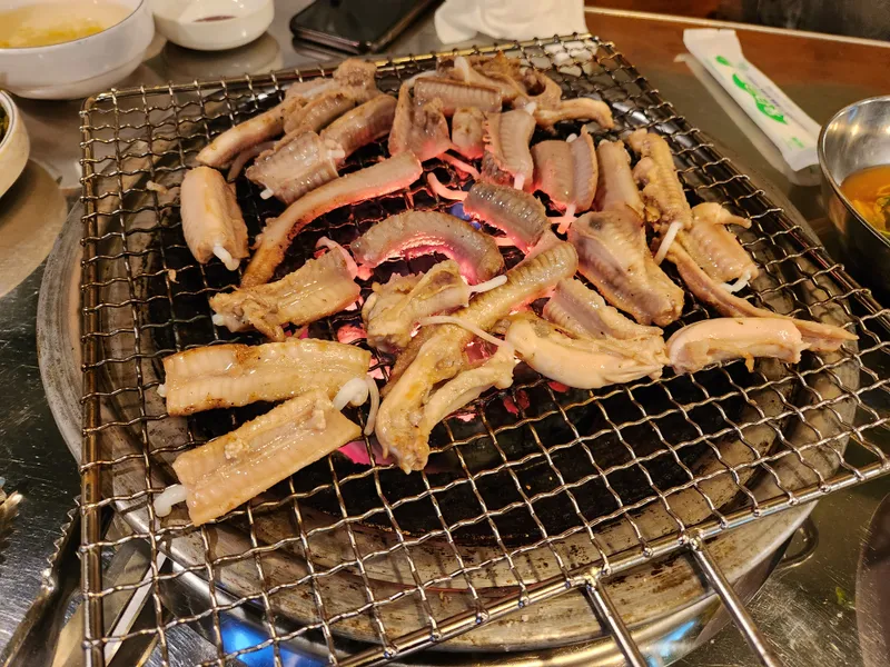 Best Seafood in Sungsu - Meongteongguri Ggomjangeo Makchang Seongsu Jigyungjeom