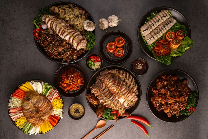 Best Pork Feet in Seolleung - Deo Masinneun Jokbal Bossam Seolleung Bonjeom