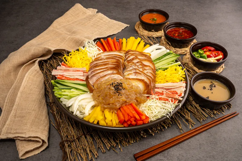 Best Pork Feet in Seolleung - Deo Masinneun Jokbal Bossam Seolleung Bonjeom