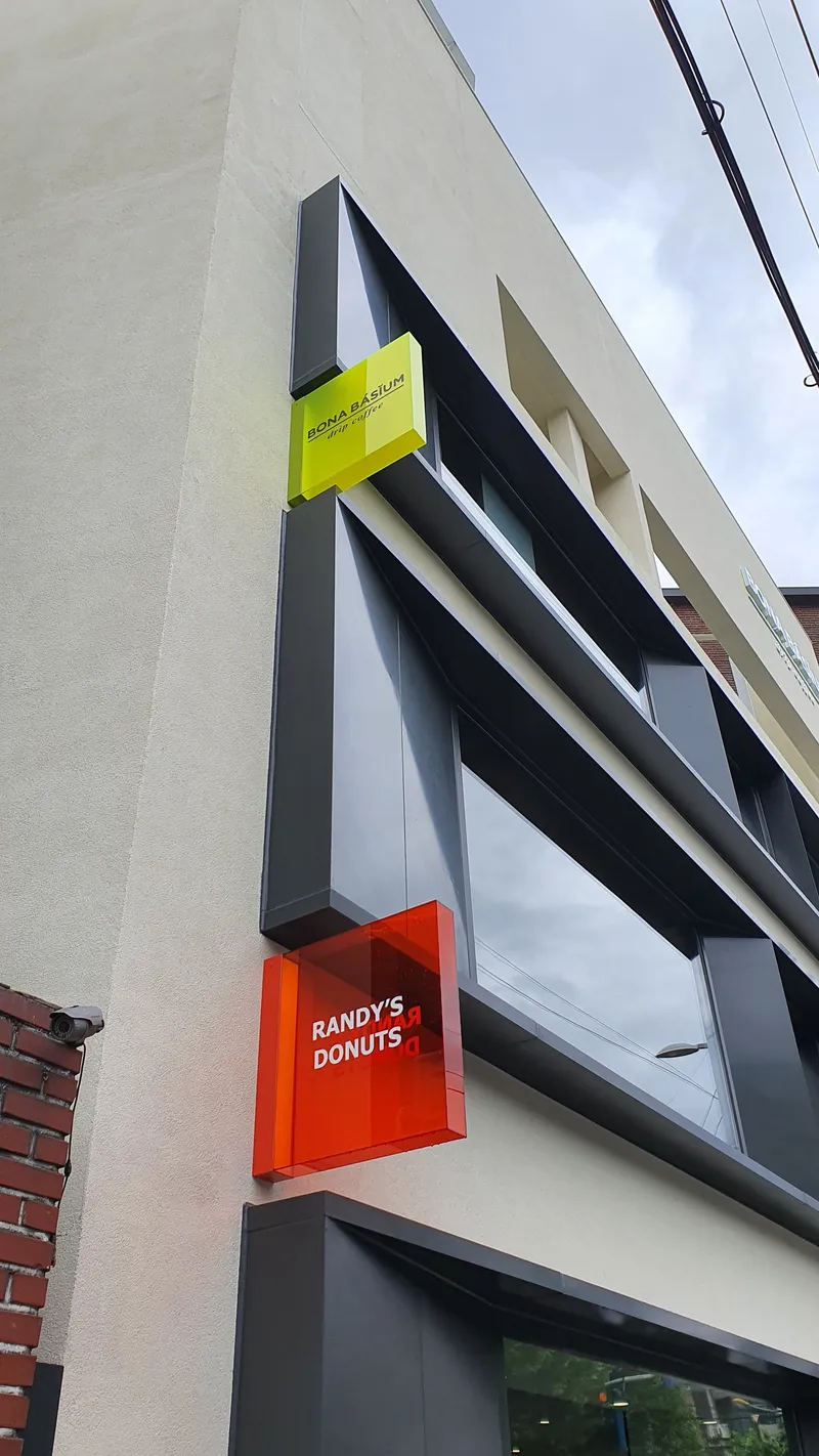 Raendiseu Donut Yeonnam Branch
