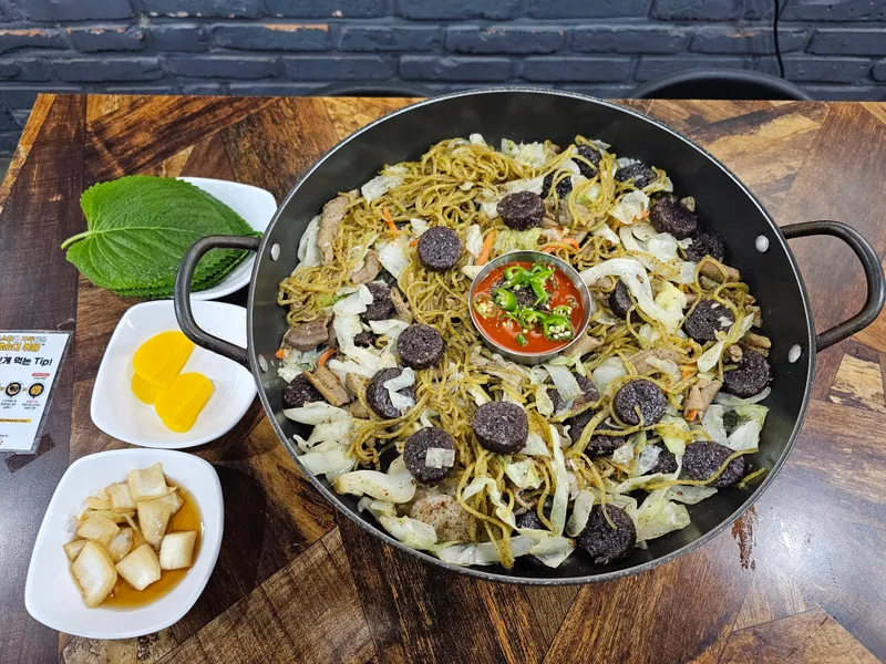 Mejor Sundae Soup en Shinchon - 백순대본가새맛 신촌연대점