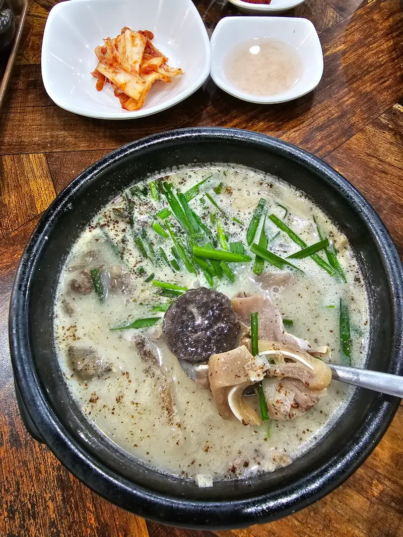 Mejor Sundae Soup en Shinchon - 백순대본가새맛 신촌연대점