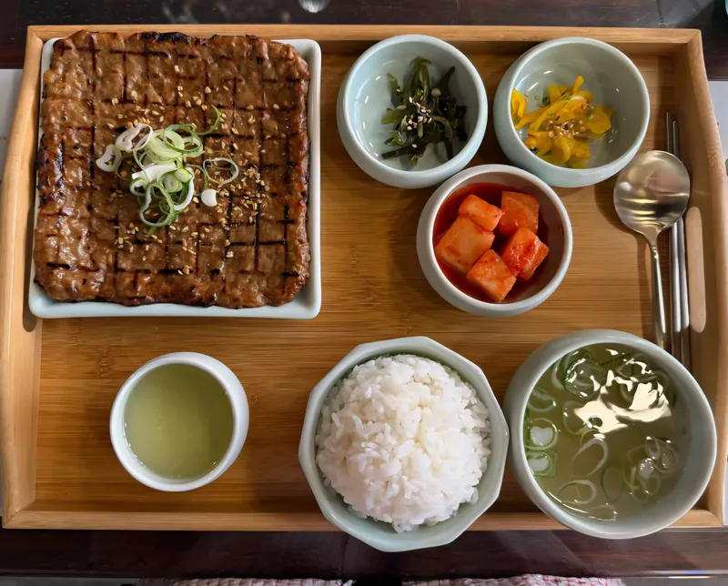Best Sŏllŏngtang in Seogwipo - Hansok